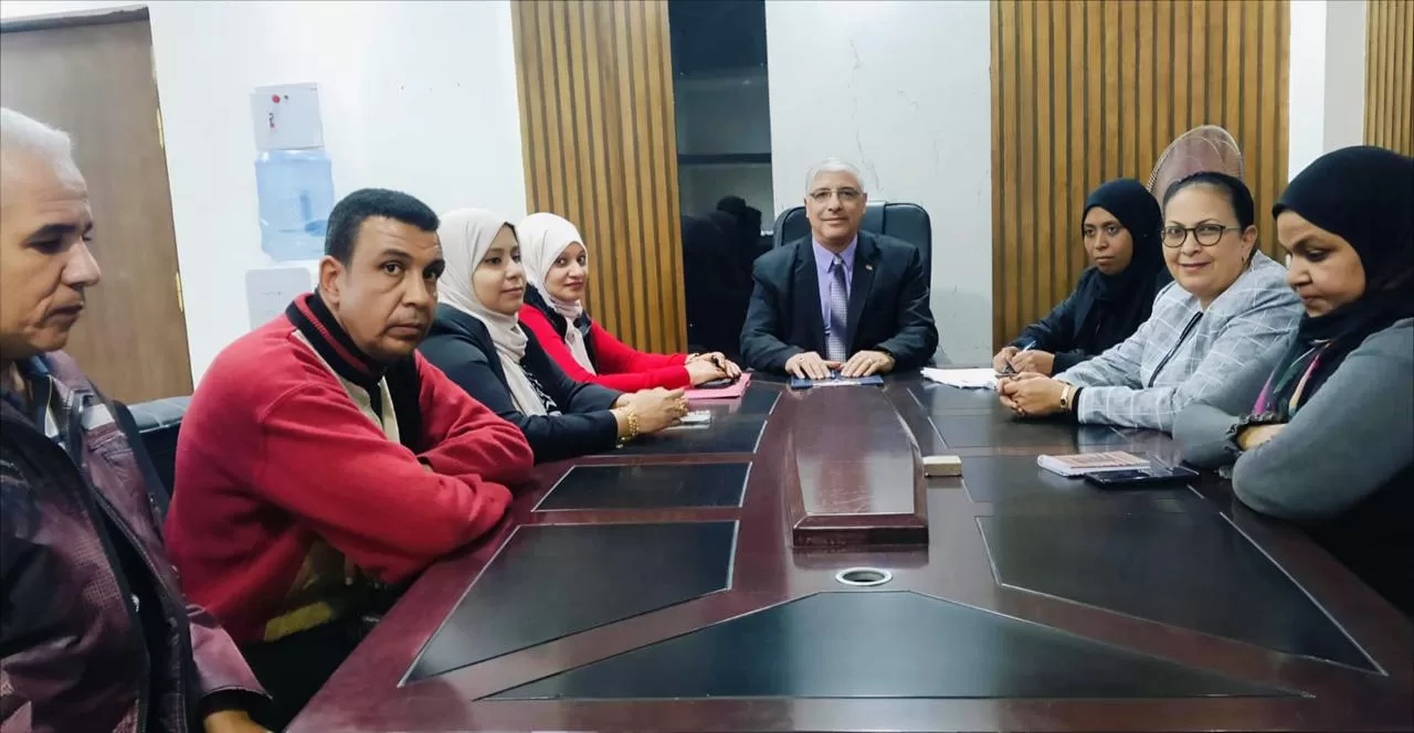 "تعليم قنا"يناقش خطة عمل وحدة التواصل ودعم المعلمين 23 - جريدة المساء