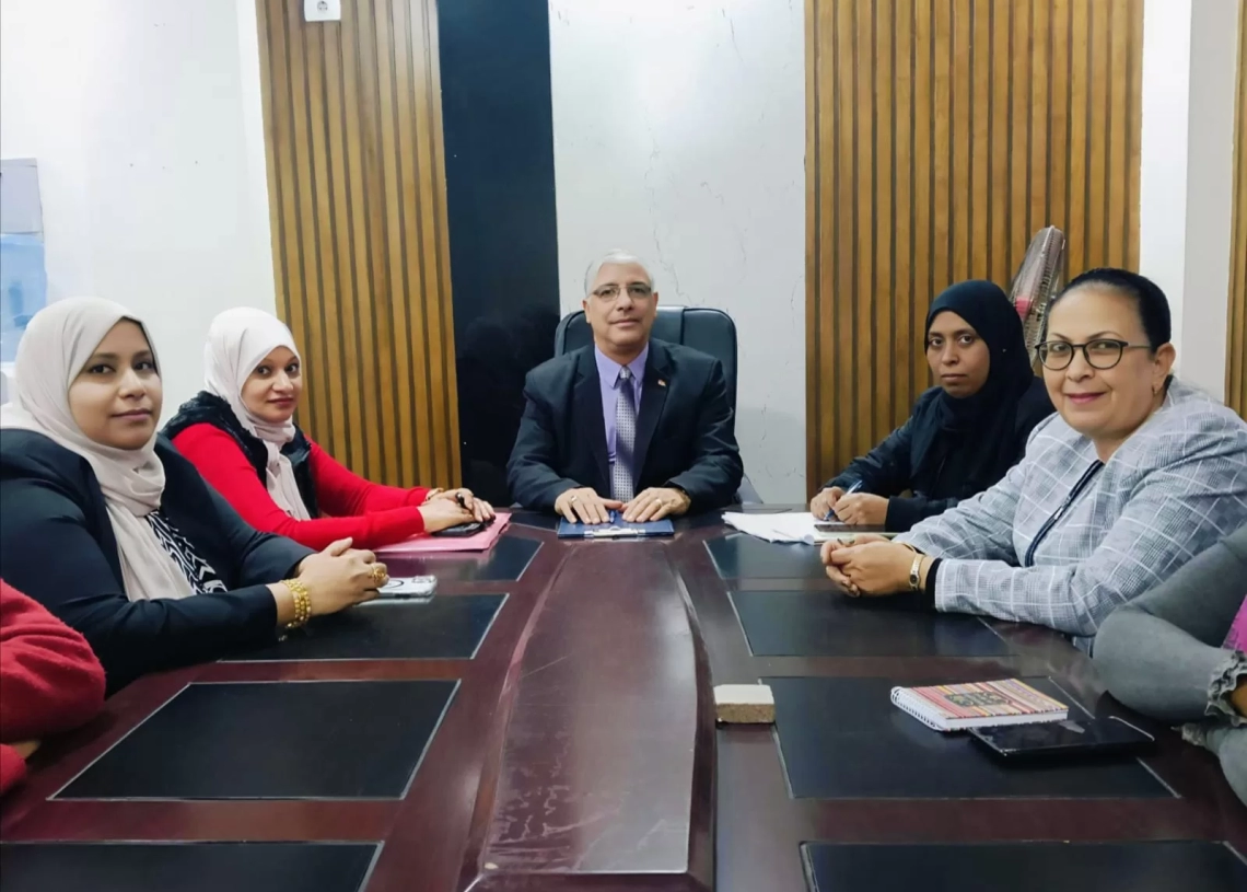 "تعليم قنا"يناقش خطة عمل وحدة التواصل ودعم المعلمين 17 - جريدة المساء