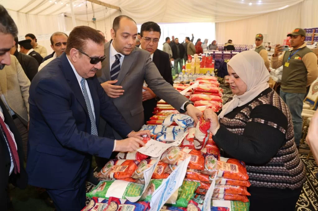 «أبو ليمون» يفتتح معرض "أهلا رمضان" لبيع السلع الغذائية بأسعار مخفضة.. بشرق شبين 20 - جريدة المساء