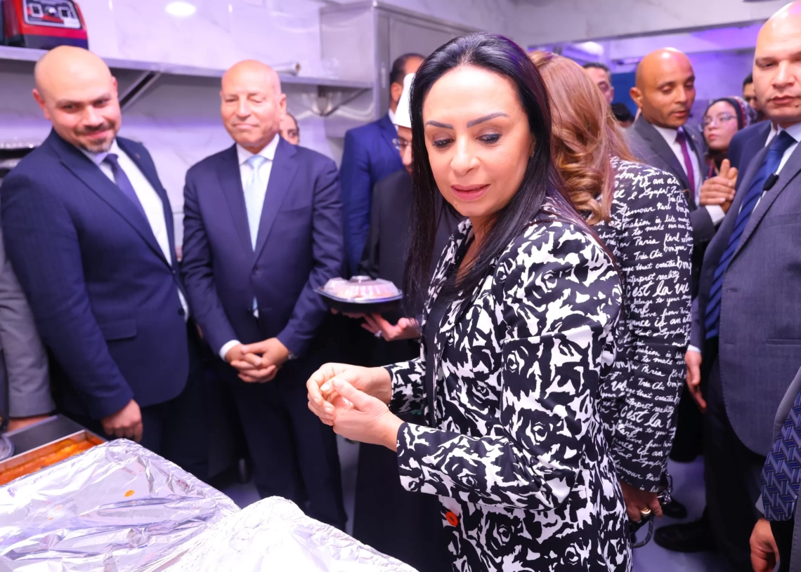 وزيرة التضامن: «مطابخ المحروسة» توفر غذاءً يوميًا وفرص عمل للمرأة المعيلة 19 - جريدة المساء