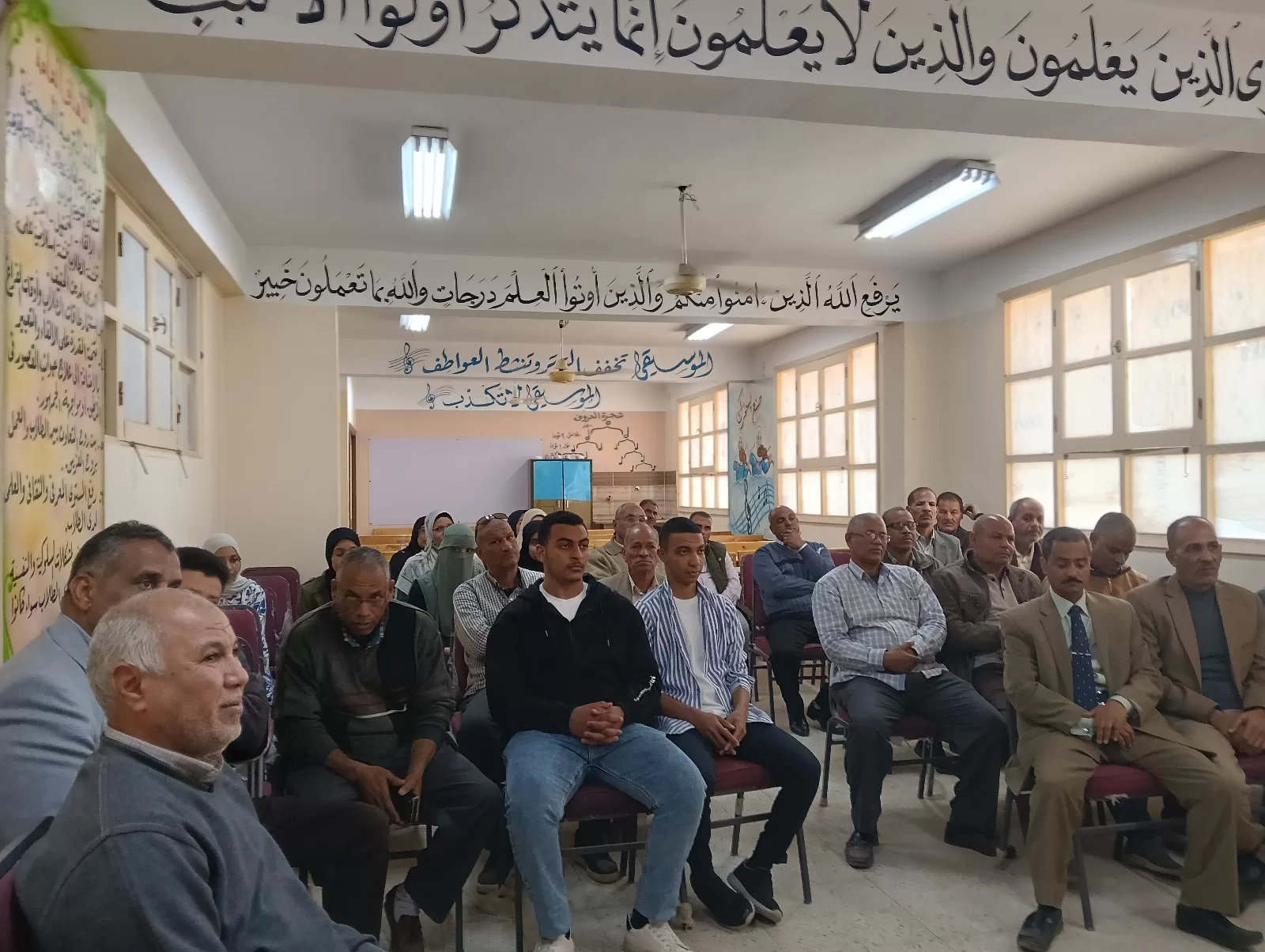 وكيل تعليم قنا يدعم أوائل الطلاب بمدرسة البحري قمولا الثانوية قبل التصفيات النهائية 165 - جريدة المساء