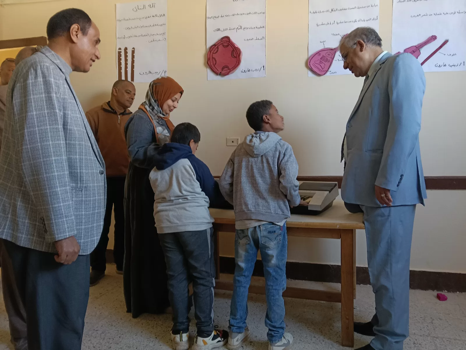 وكيل تعليم قنا يدعم أوائل الطلاب بمدرسة البحري قمولا الثانوية قبل التصفيات النهائية 179 - جريدة المساء