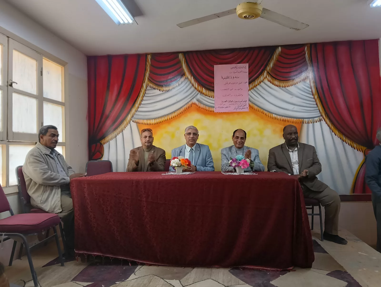 وكيل تعليم قنا يدعم أوائل الطلاب بمدرسة البحري قمولا الثانوية قبل التصفيات النهائية 163 - جريدة المساء