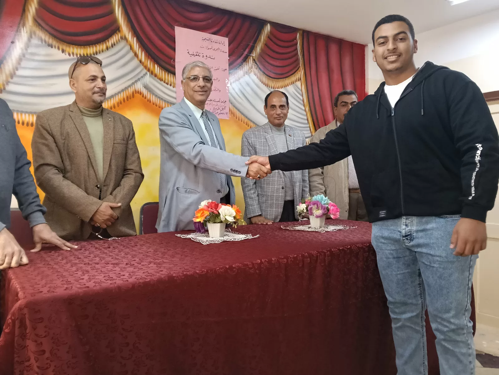 وكيل تعليم قنا يدعم أوائل الطلاب بمدرسة البحري قمولا الثانوية قبل التصفيات النهائية 175 - جريدة المساء