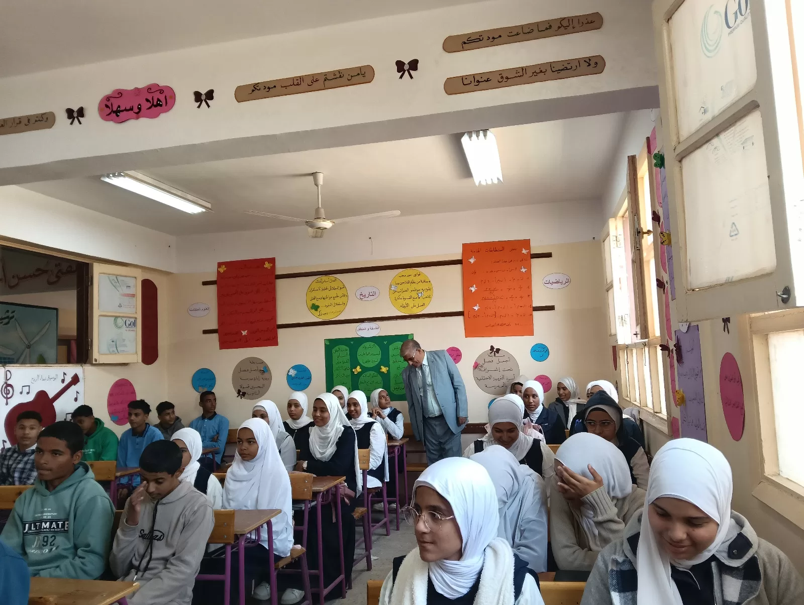 وكيل تعليم قنا يدعم أوائل الطلاب بمدرسة البحري قمولا الثانوية قبل التصفيات النهائية 199 - جريدة المساء