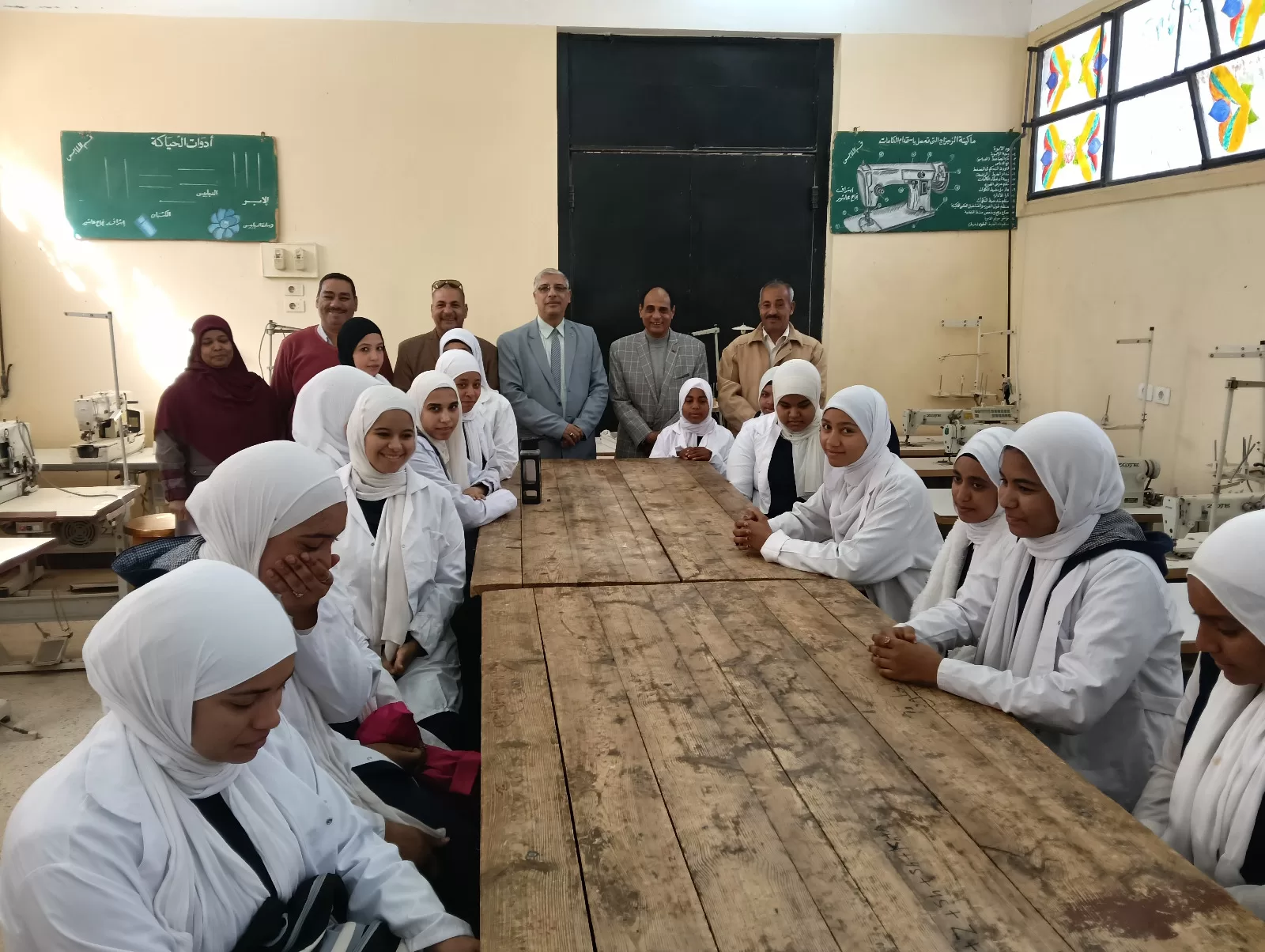 وكيل تعليم قنا يدعم أوائل الطلاب بمدرسة البحري قمولا الثانوية قبل التصفيات النهائية 201 - جريدة المساء