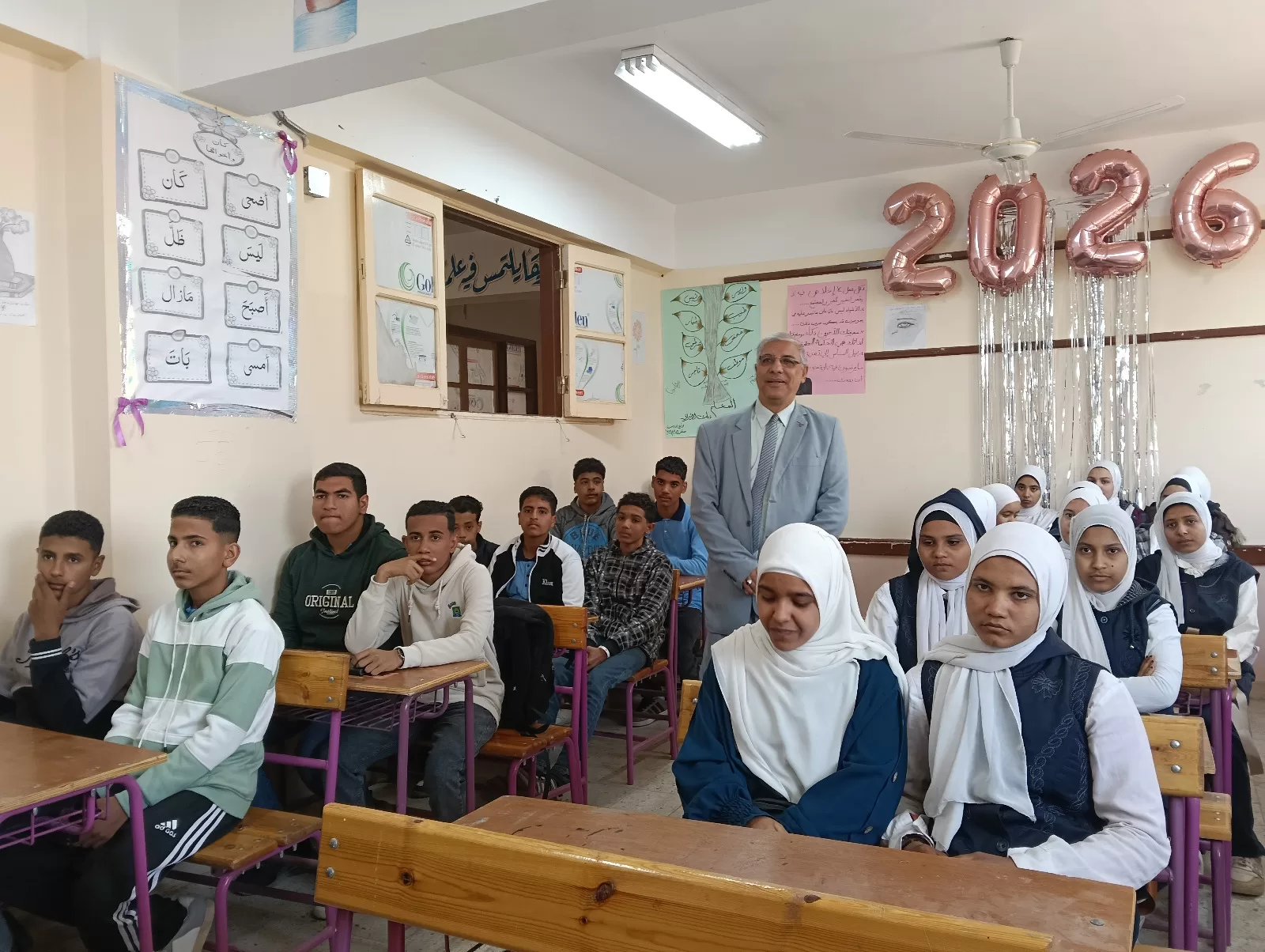 وكيل تعليم قنا يدعم أوائل الطلاب بمدرسة البحري قمولا الثانوية قبل التصفيات النهائية 203 - جريدة المساء