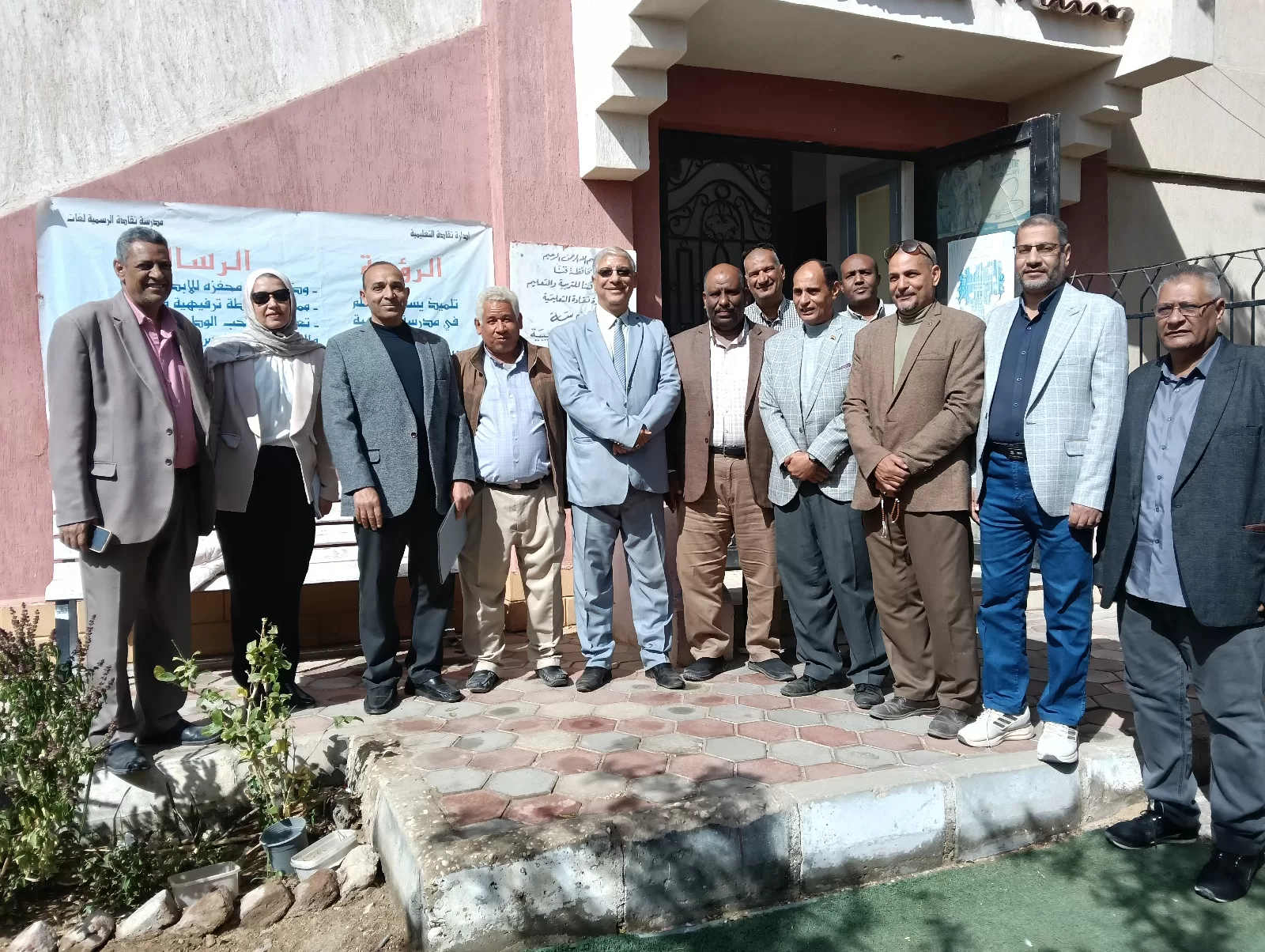 وكيل تعليم قنا يدعم أوائل الطلاب بمدرسة البحري قمولا الثانوية قبل التصفيات النهائية 211 - جريدة المساء