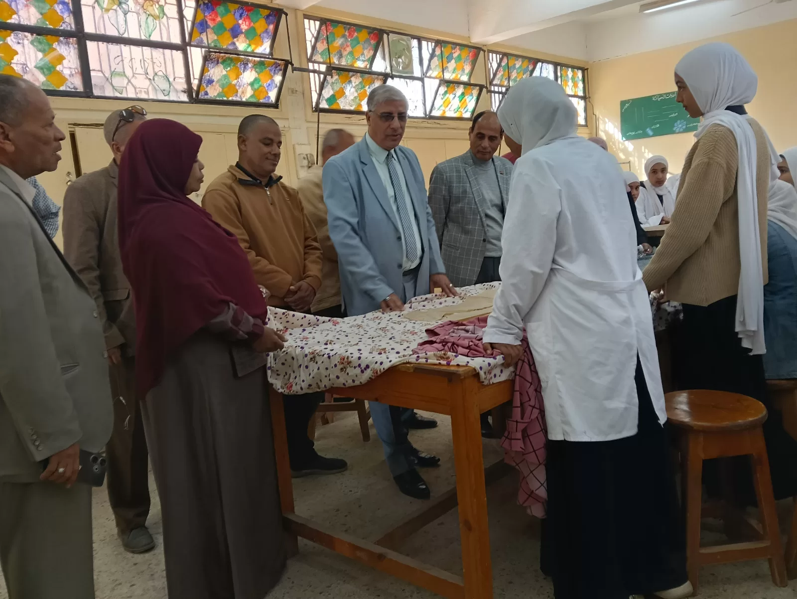 وكيل تعليم قنا يدعم أوائل الطلاب بمدرسة البحري قمولا الثانوية قبل التصفيات النهائية 219 - جريدة المساء