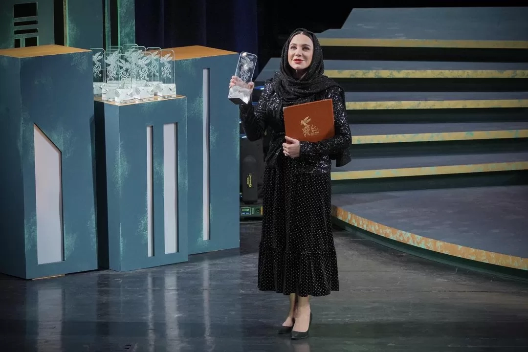 سولاف فواخرجي تحصد جائزة أفضل ممثلة عن فيلم "أرض الملائكة " 31 - جريدة المساء