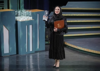 سولاف فواخرجي تحصد جائزة أفضل ممثلة عن فيلم "أرض الملائكة " 26 - جريدة المساء