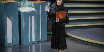 سولاف فواخرجي تحصد جائزة أفضل ممثلة عن فيلم "أرض الملائكة " 1 - جريدة المساء