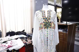 أمل عمار تتفقد معرض مشروعات رائدات الأعمال 27 - جريدة المساء