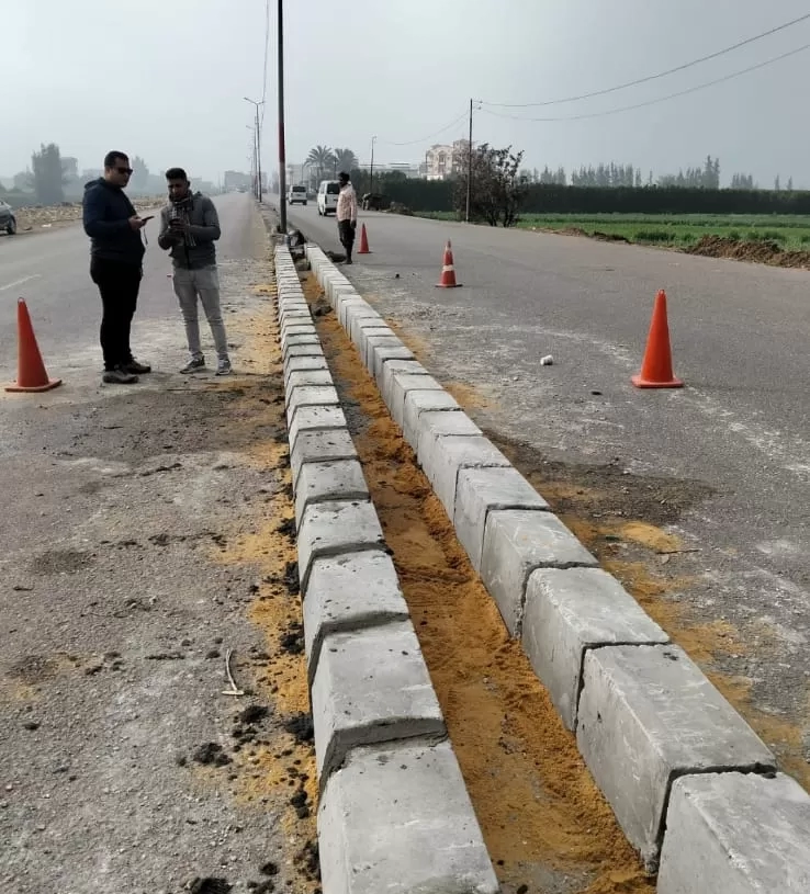 إغلاق النقاط الخطرة والفتحات العشوائية بطريق رافد بلطيم الدولي 27 - جريدة المساء