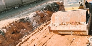 تحولت إلي محور مروري.. محافظ الجيزة يتابع أعمال تطهير وإحلال ترعة الحفرية بالبراجيل 1 - جريدة المساء