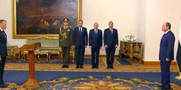 المهندس عمرو لاشين يؤدى اليمين الدستورية محافظاً لأسوان 1 - جريدة المساء