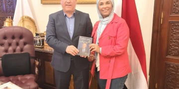 رئيس الوطنية للصحافة يستقبل الكاتبة الصحفية عزيزة فؤاد ويشيد بكتابها "الحكيم مجدي يعقوب.. قلب من ذهب 1 - جريدة المساء