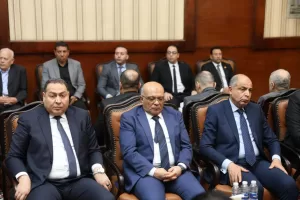 محافظ المنيا ومدير الأمن يتقدمان صفوف المشيعين في جنازة عسكرية للواء  مصطفى خليل 31 - جريدة المساء