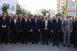 محافظ المنيا ومدير الأمن يتقدمان صفوف المشيعين في جنازة عسكرية للواء  مصطفى خليل 43 - جريدة المساء