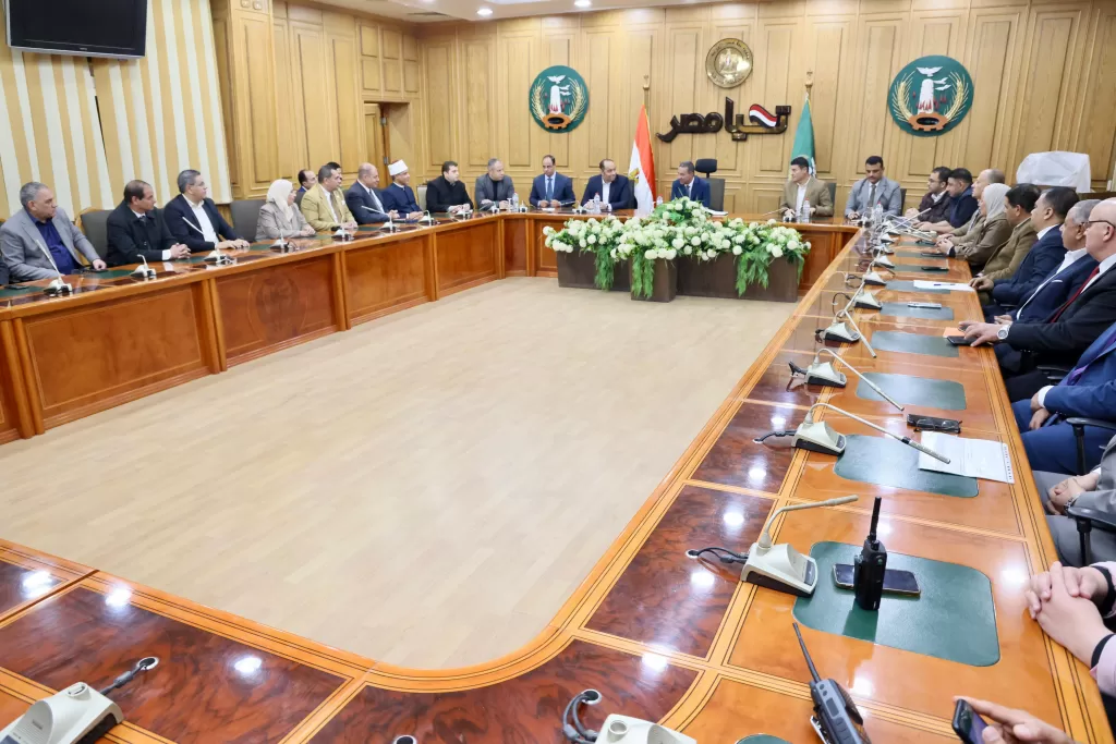 في لقاء ليلي.. محافظ المنوفية لـ "مديري المديريات" : "المواطن أولوية أولى.. كلنا نعمل لتحسين جودة الخدمات المقدمة للمواطنين وتحقيق رضاهم " 32 - جريدة المساء