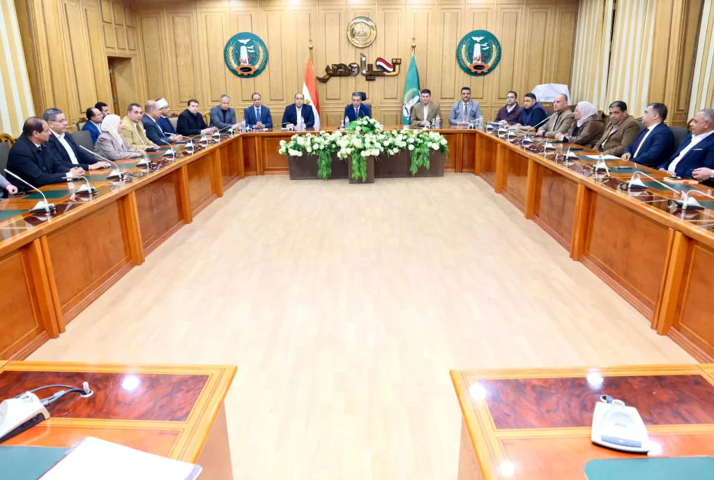 في لقاء ليلي.. محافظ المنوفية لـ "مديري المديريات" : "المواطن أولوية أولى.. كلنا نعمل لتحسين جودة الخدمات المقدمة للمواطنين وتحقيق رضاهم " 30 - جريدة المساء