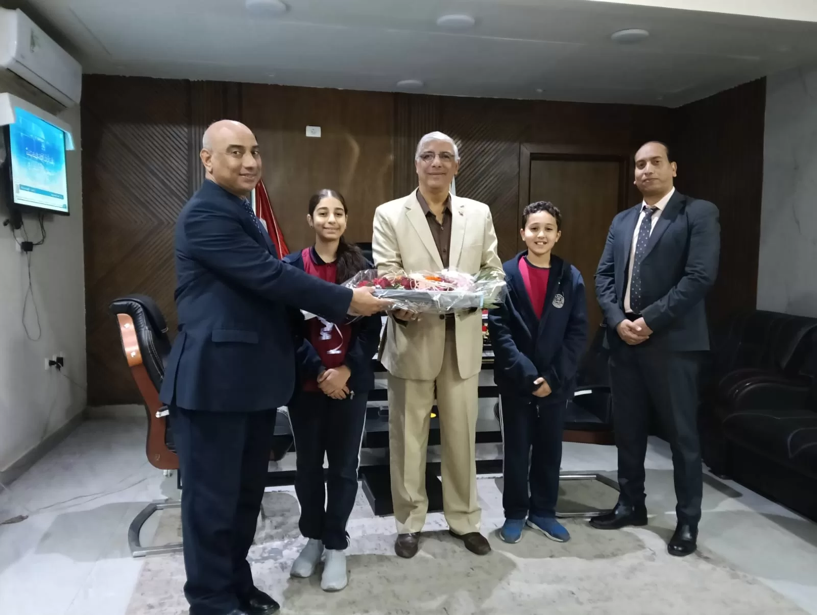 وكيل تعليم قنا يستقبل وفود الطلاب المتفوقين لتهنئته بشهر رمضان المبارك 34 - جريدة المساء