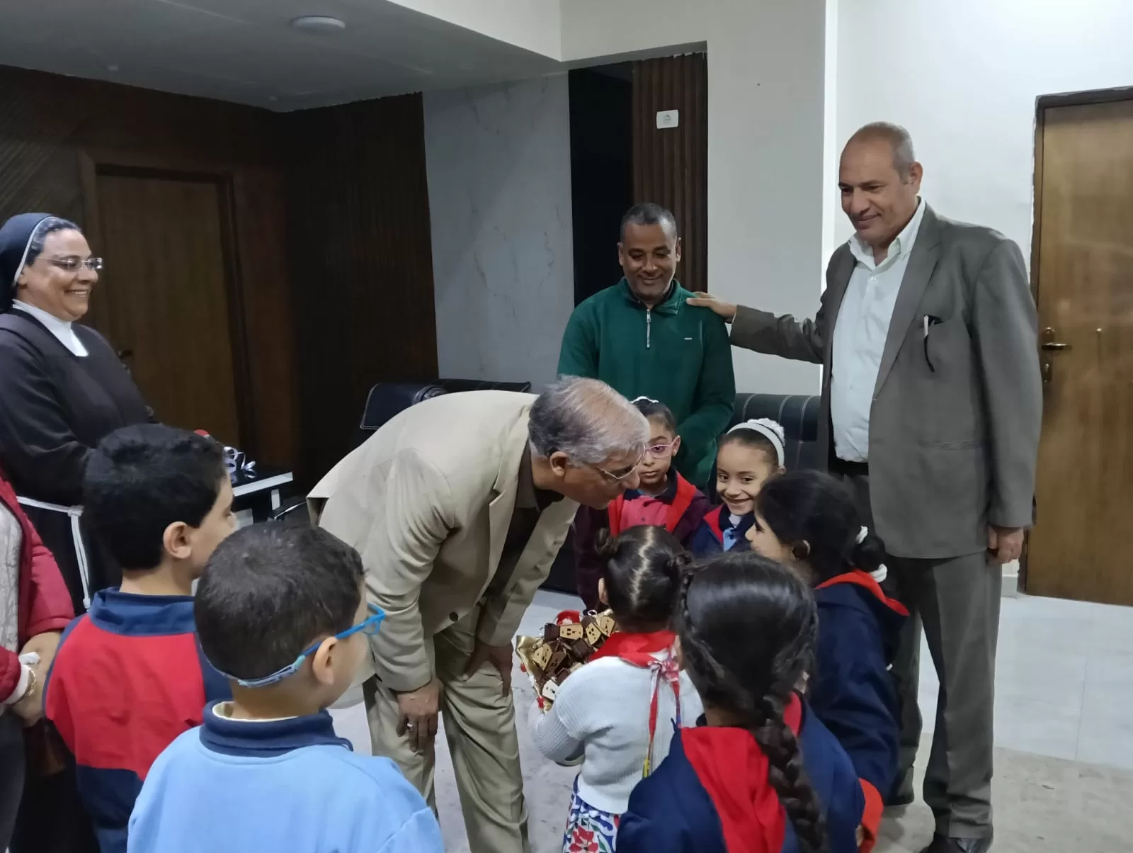 وكيل تعليم قنا يستقبل وفود الطلاب المتفوقين لتهنئته بشهر رمضان المبارك 24 - جريدة المساء