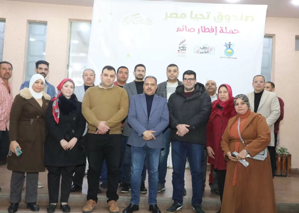محافظ الشرقية يشارك 1000 من عمال تحسين البيئة إفطارًا جماعيًا 26 - جريدة المساء