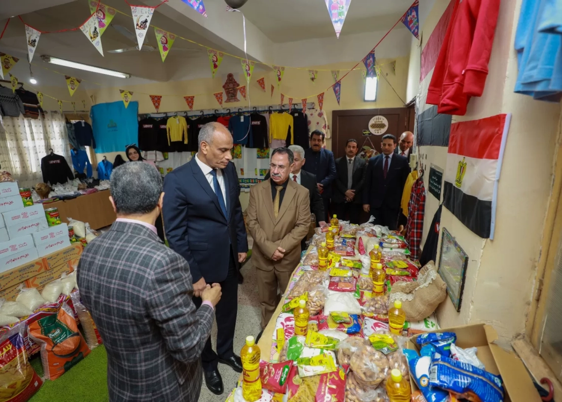 محافظ كفرالشيخ افتتح المعرض الدائم للسلع الغذائية والملابس بالمدرسة الثانوية الصناعية 19 - جريدة المساء