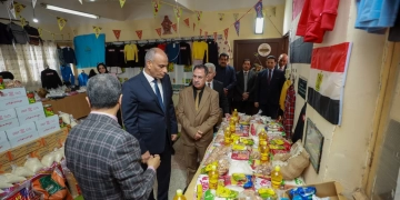 محافظ كفرالشيخ افتتح المعرض الدائم للسلع الغذائية والملابس بالمدرسة الثانوية الصناعية 1 - جريدة المساء