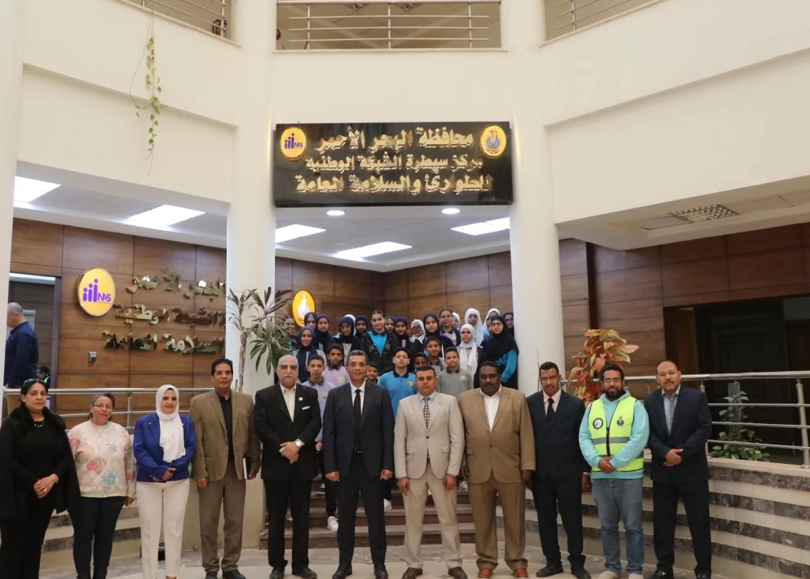 محافظ البحر الأحمر يستقبل طلاب مدرسة شدوان للتعليم الأساسي بمركز السيطرة بالديوان العام 19 - جريدة المساء محافظ البحر الأحمر يستقبل طلاب مدرسة شدوان للتعليم الأساسي بمركز السيطرة بالديوان العام 18 - جريدة المساء