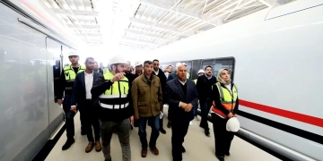 وزير النقل يتابع اعمال تنفيذ الخط الأول من شبكة القطار الكهربائي السريع 1 - جريدة المساء