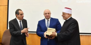 رئيس جامعة كفر الشيخ : الأزهر منارة الوسطية ورمز الاعتدال عبر التاريخ 2 - جريدة المساء رئيس جامعة كفر الشيخ : الأزهر منارة الوسطية ورمز الاعتدال عبر التاريخ 1 - جريدة المساء