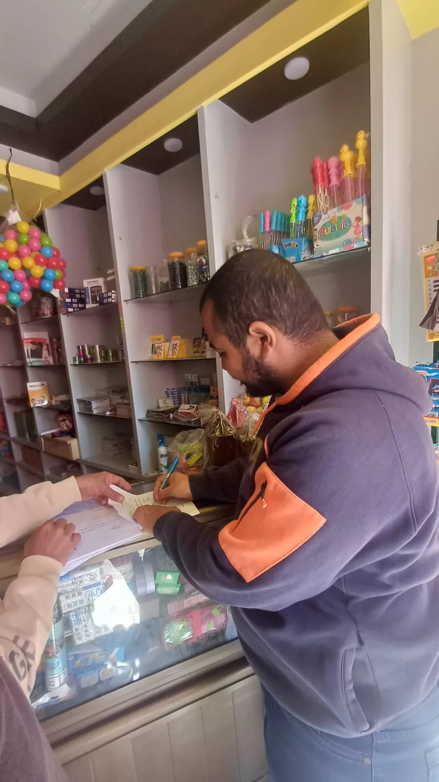 غلق وتشميع 8 محال وتوجيه 50 إنذارًا لمخالفين خلال حملة مكثفة بنجع حمادي 25 - جريدة المساء