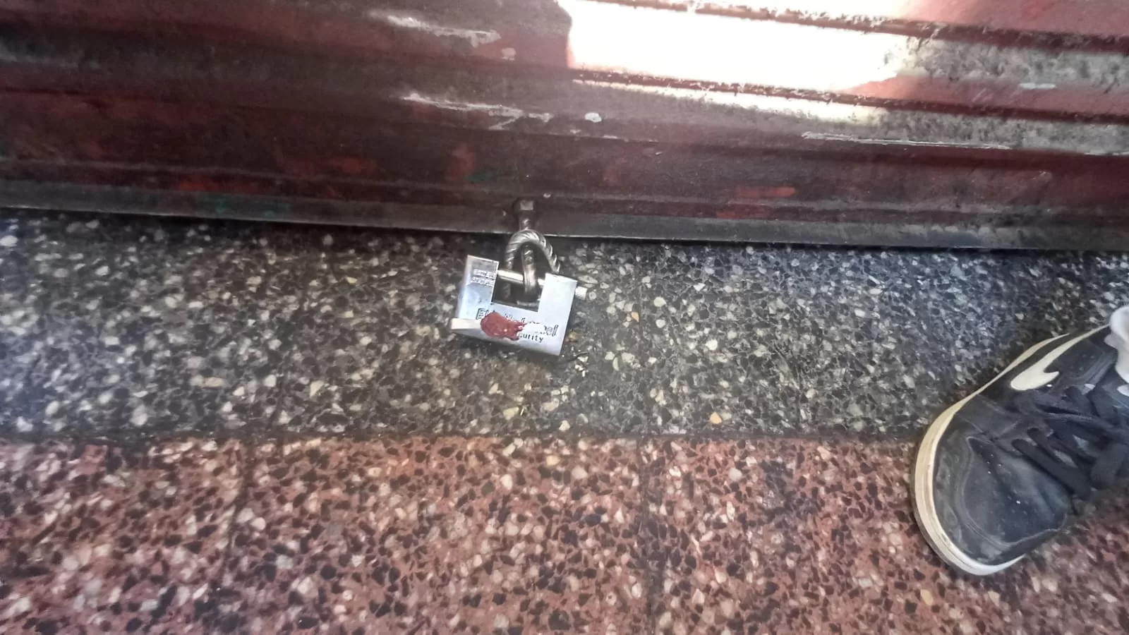 غلق وتشميع 8 محال وتوجيه 50 إنذارًا لمخالفين خلال حملة مكثفة بنجع حمادي 33 - جريدة المساء