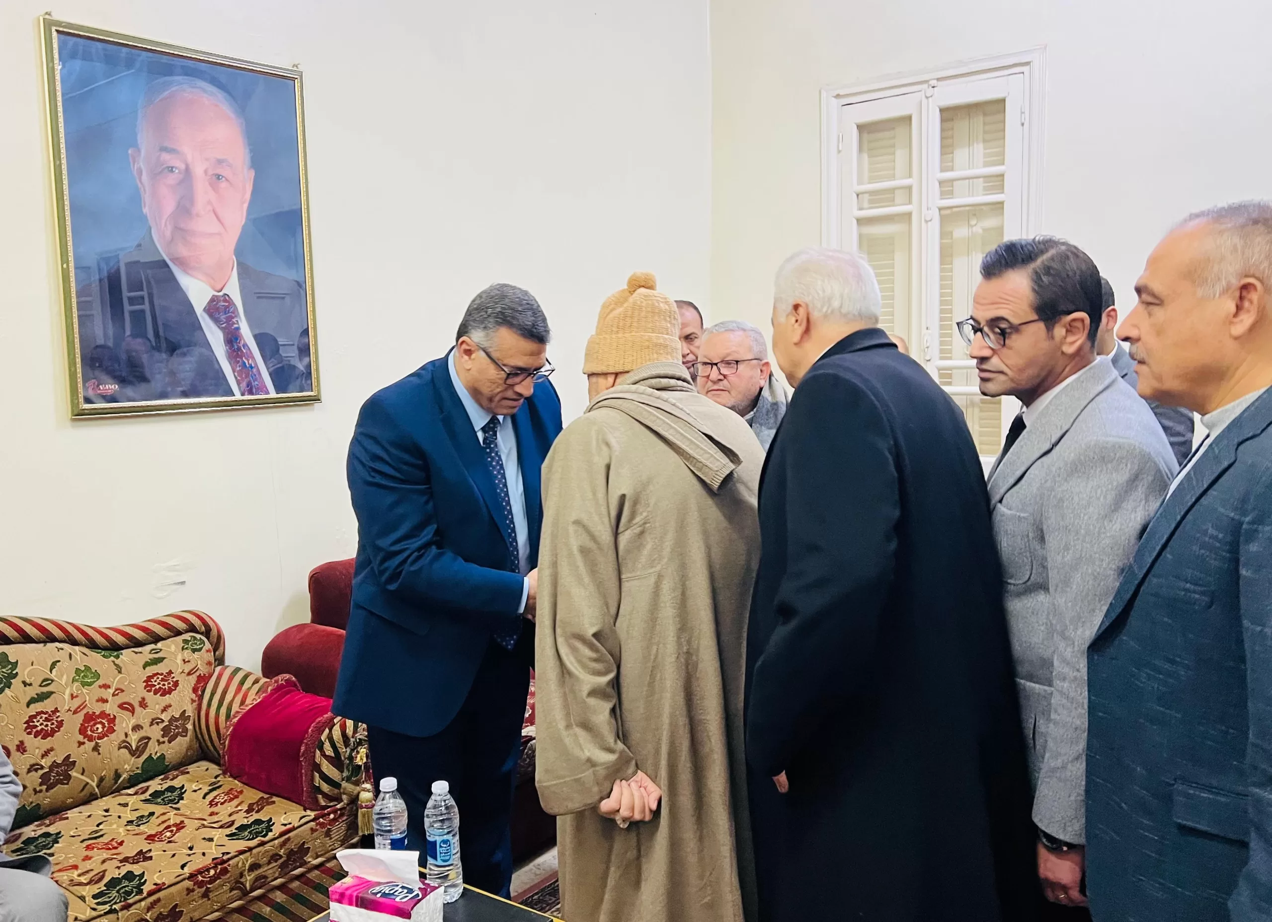 محافظ قنا يقدم واجب العزاء لأسرة شيخ الإذاعيين فهمي عمر 101 - جريدة المساء