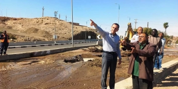 محافظ أسوان يتابع جهود اصلاح الكسر بخط الطرد الرئيسى بالكرور 1 - جريدة المساء