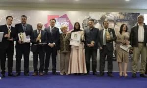 وزير الثقافة يكرم الفائزين بجوائز معرض الكتاب 19 - جريدة المساء