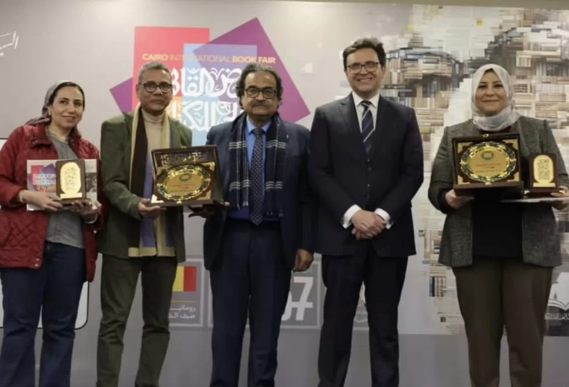 وزير الثقافة يكرم الفائزين بجوائز معرض الكتاب 17 - جريدة المساء