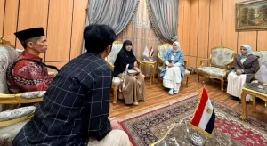 شيخ الأزهر يقدم دعما ماليا لأسرة الطالب الإندونيسي شهيد العلم 21 - جريدة المساء