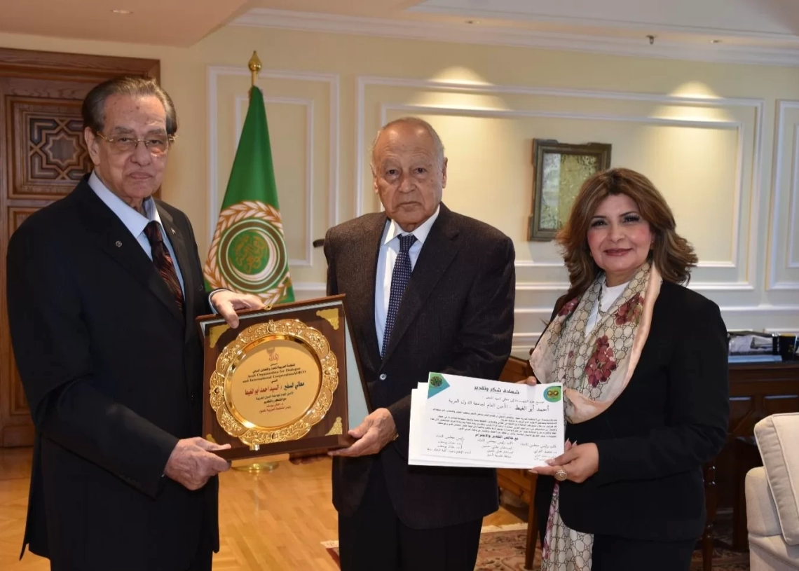 المنظمة العربية للحوار تكرم الأمين العام للجامعة العربية 19 - جريدة المساء المنظمة العربية للحوار تكرم الأمين العام للجامعة العربية 18 - جريدة المساء
