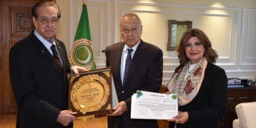 المنظمة العربية للحوار تكرم الأمين العام للجامعة العربية 2 - جريدة المساء المنظمة العربية للحوار تكرم الأمين العام للجامعة العربية 1 - جريدة المساء
