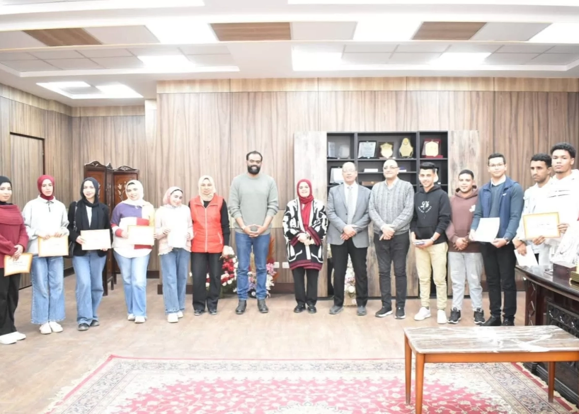 عميد آداب طنطا يكرّم الطالب والطالبة المثاليين 20 - جريدة المساء عميد آداب طنطا يكرّم الطالب والطالبة المثاليين 19 - جريدة المساء