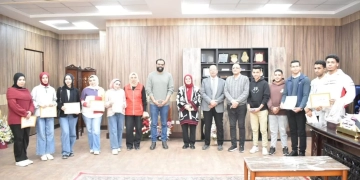 عميد آداب طنطا يكرّم الطالب والطالبة المثاليين 1 - جريدة المساء