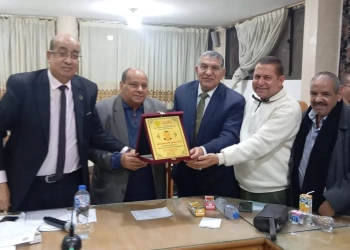 نقابة المعلمين بالإسماعيلية تكرم مدير عام التعليم العام 29 - جريدة المساء