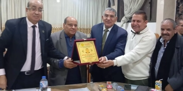 نقابة المعلمين بالإسماعيلية تكرم مدير عام التعليم العام 1 - جريدة المساء