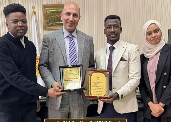طلاب السودان يكرّمون جامعة الزقازيق.. درع تقديري يعكس روح التكامل والدعم المستمر للطلاب الوافدين 28 - جريدة المساء طلاب السودان يكرّمون جامعة الزقازيق.. درع تقديري يعكس روح التكامل والدعم المستمر للطلاب الوافدين 27 - جريدة المساء