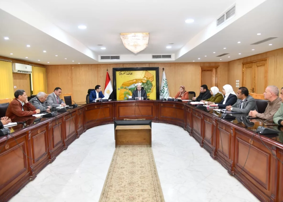 محافظ الفيوم يناقش آليات استمرارية إعادة التوازن البيئي لبحيرة قارون 27 - جريدة المساء