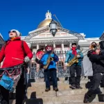 خامنئي يحذر أمريكا من حرب إقليمية.. وترامب يواجه احتجاجات داخلية واسعة 21 - جريدة المساء