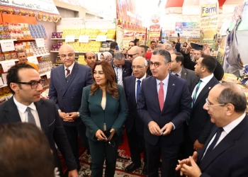 وزيرا التموين والتنمية المحلية يفتتحان معارض ومشروعات خدمية بالقليوبية 24 - جريدة المساء